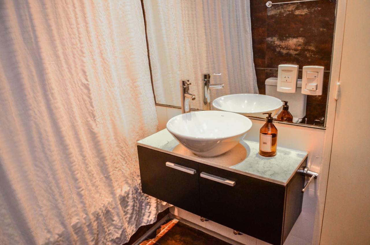 Monoambiente Super Amplio Y Comodo, Ideal Para Explorar La Ciudad Buenos Aires Ngoại thất bức ảnh